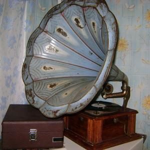 Музыкальные инструменты и носители и приборы